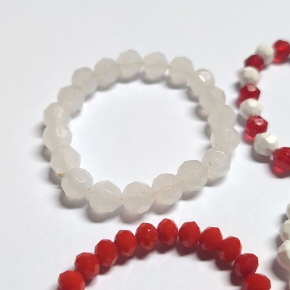 Set of 4 Red and White Beaded Stretch Bracelets - Picture 4 of 6